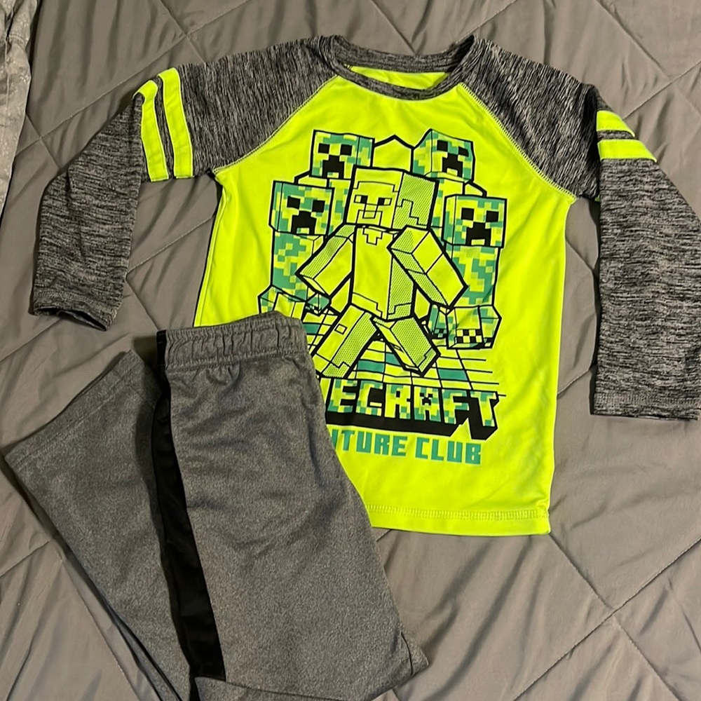 Little boys size 6 Minecraft top and sweat pants
